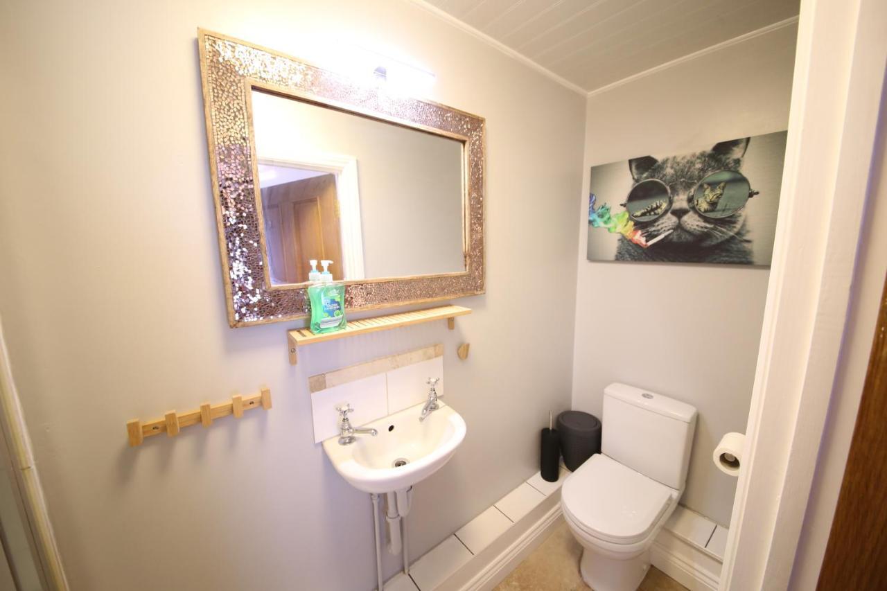 Number 4 Apartment *